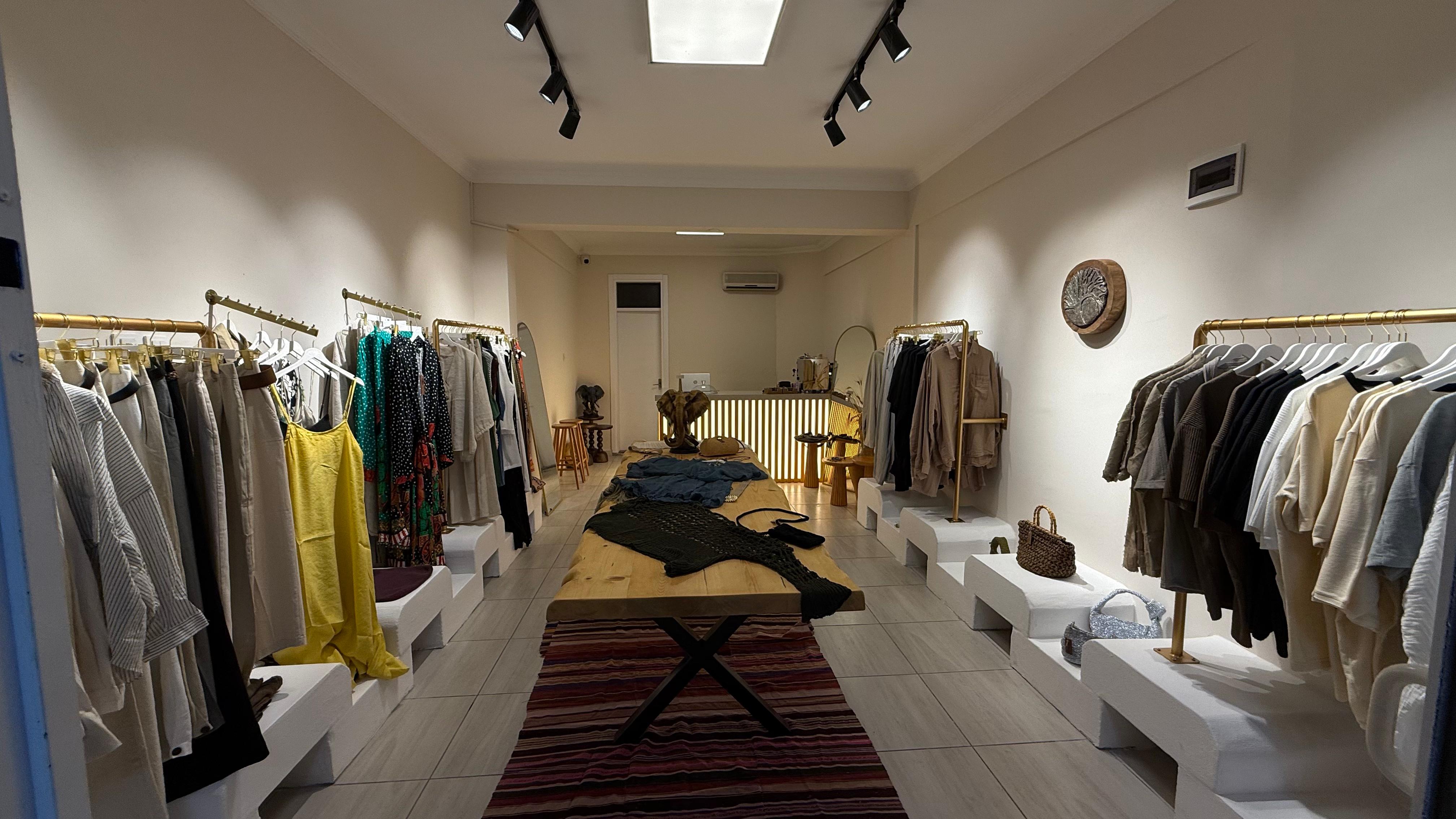 Oll & More Butik İç Mekanı, Bohem Giyim ve Modern Tasarım